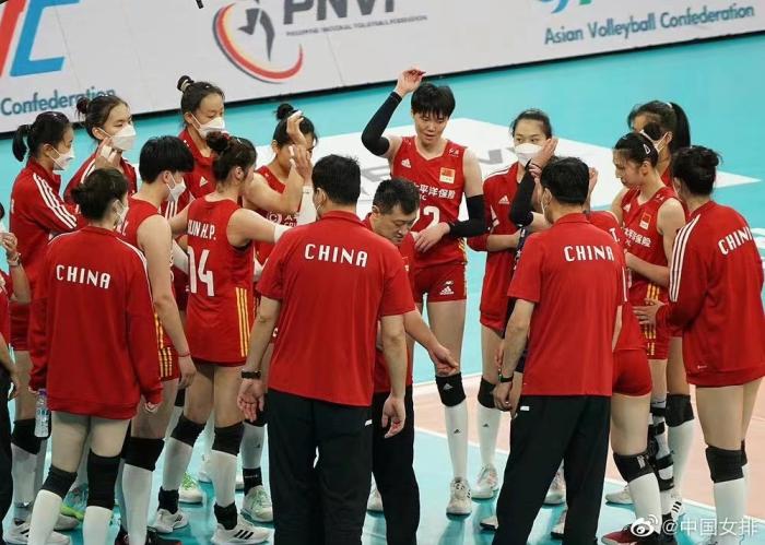 中国女排亚洲杯首战三比零击败韩国，年轻小将