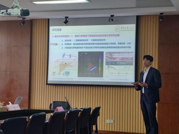 基于无标记动作识别的水中生物力学分析与自我