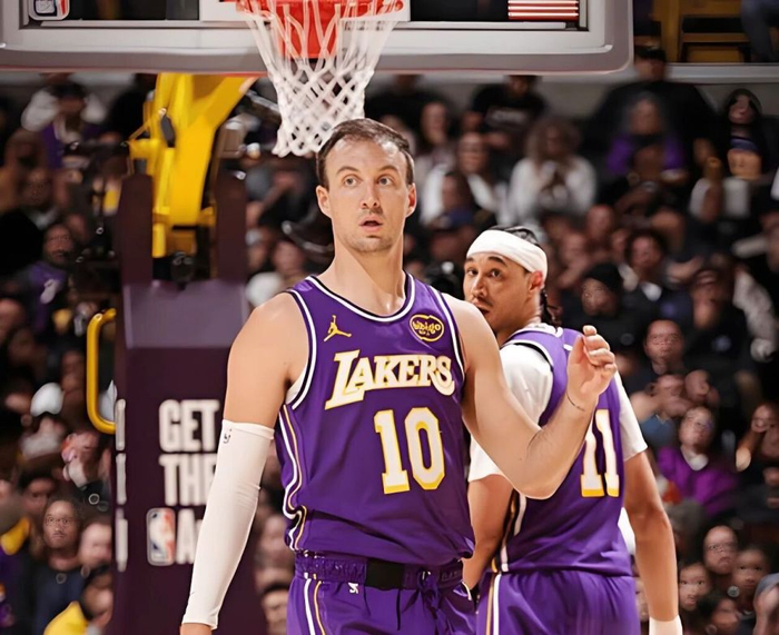 东契奇与肯纳德：湖人战术体系中的双核支柱