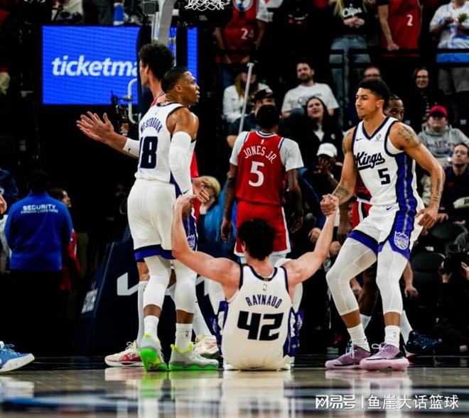 国王多点开花力克快船 威少三双助球队取胜 伦纳