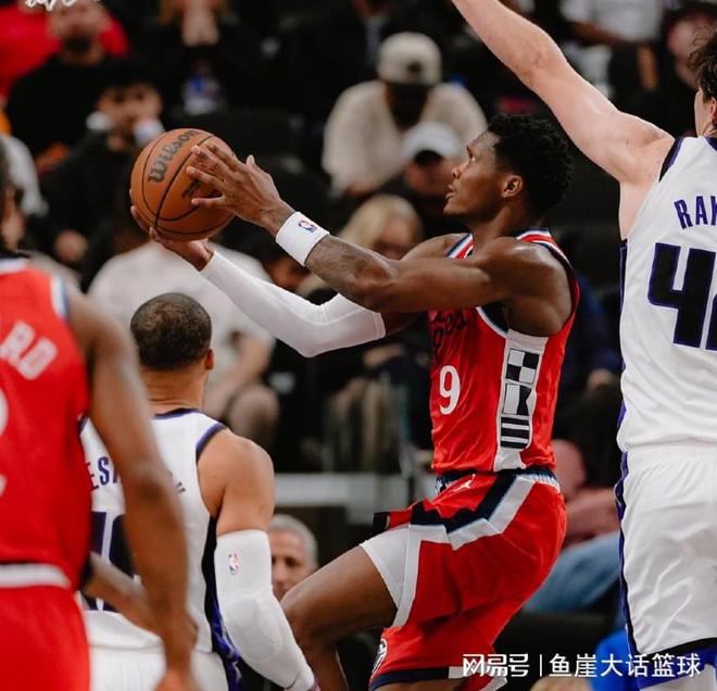 国王多点开花力克快船 威少三双助球队取胜 伦纳