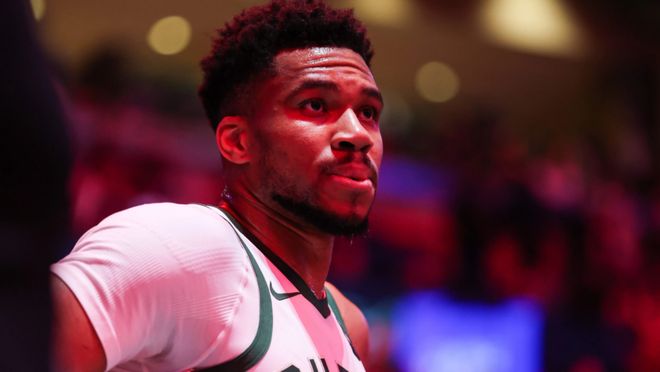 字母哥坚持出战 雄鹿欲赛季报销引争议