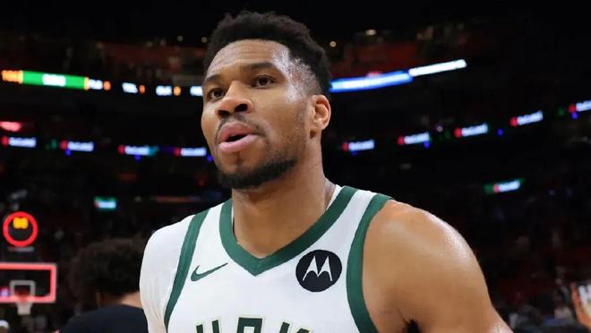 字母哥坚持出战 雄鹿欲赛季报销引争议