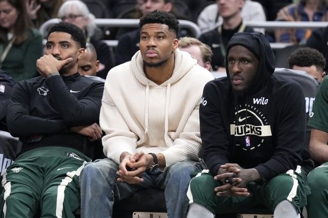 字母哥坚持出战 雄鹿欲赛季报销引争议