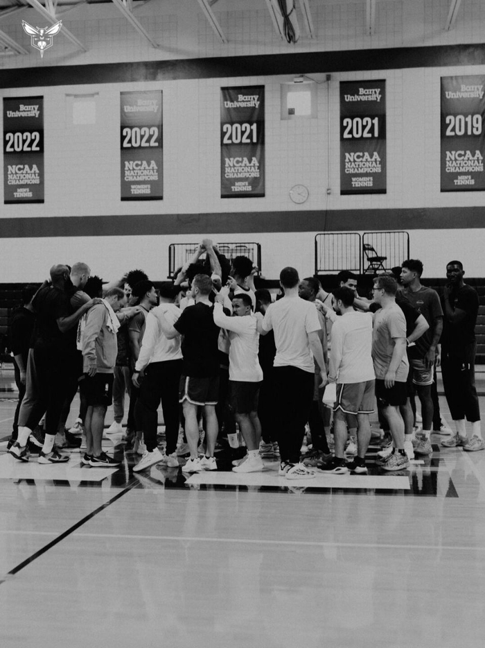 克尼佩尔三分神射领跑联盟 东契奇紧追悬念待揭