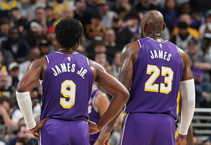 詹姆斯父子同场竞技 布朗尼康复后首秀助湖人取
